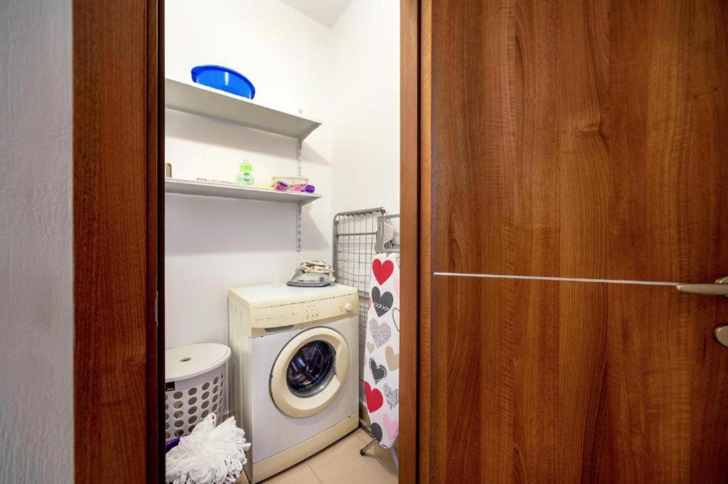 Luxury Town Center Apt A2